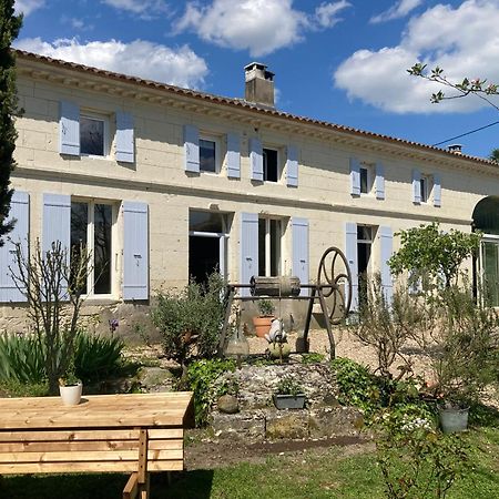 Apartamento Les Ganivelles Saint-Dizant-du-Gua Exterior foto