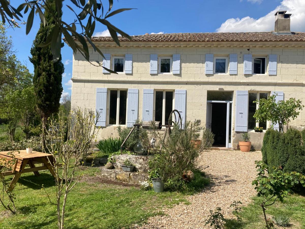 Apartamento Les Ganivelles Saint-Dizant-du-Gua Exterior foto