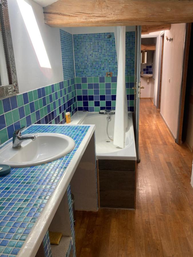 Apartamento Les Ganivelles Saint-Dizant-du-Gua Exterior foto