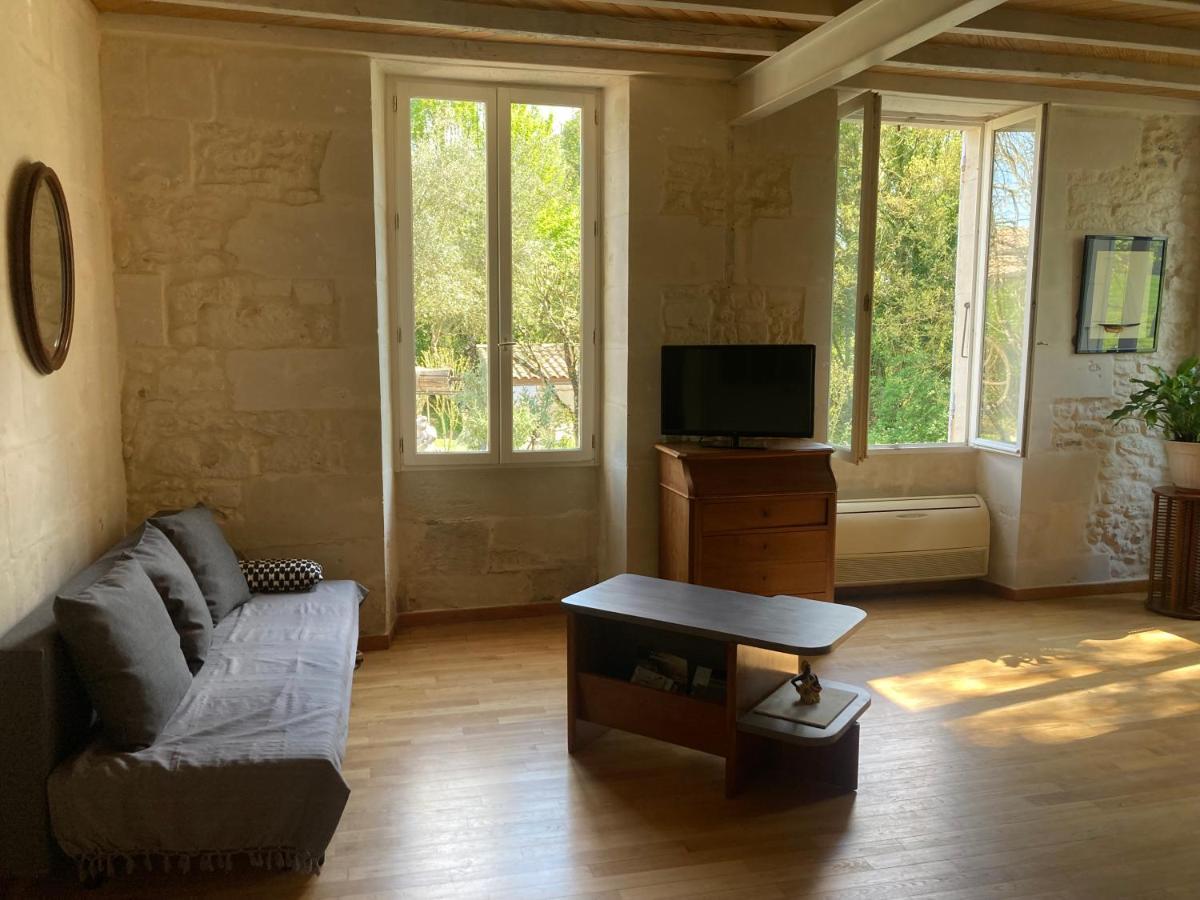 Apartamento Les Ganivelles Saint-Dizant-du-Gua Exterior foto