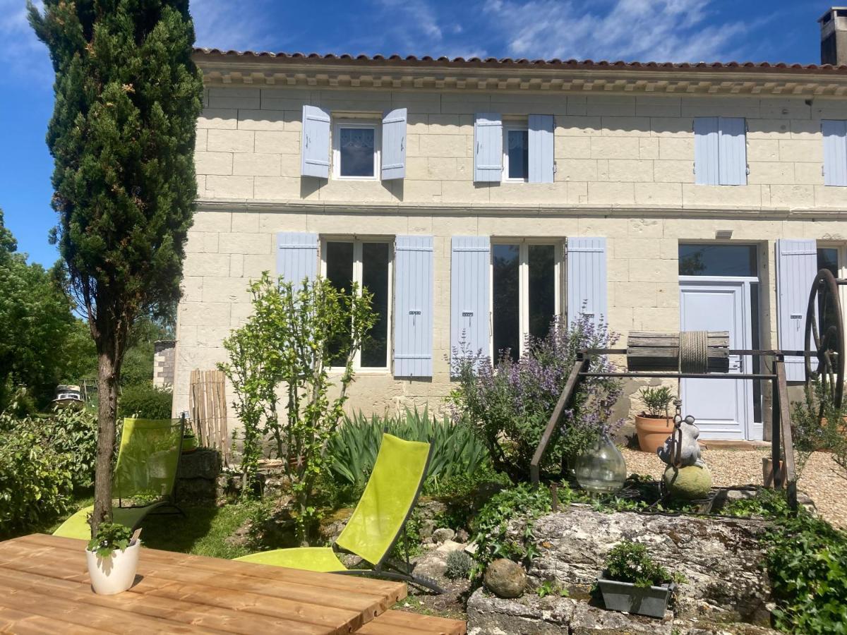 Apartamento Les Ganivelles Saint-Dizant-du-Gua Exterior foto