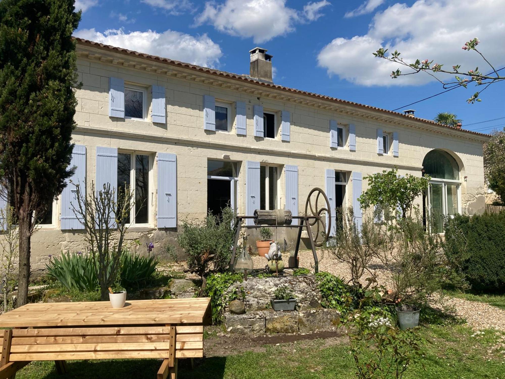 Apartamento Les Ganivelles Saint-Dizant-du-Gua Exterior foto