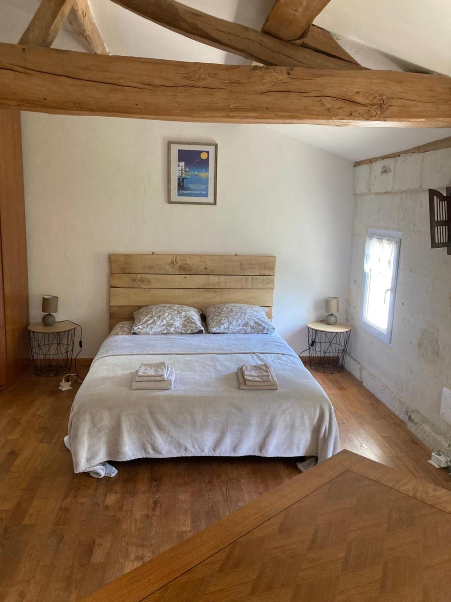 Apartamento Les Ganivelles Saint-Dizant-du-Gua Exterior foto