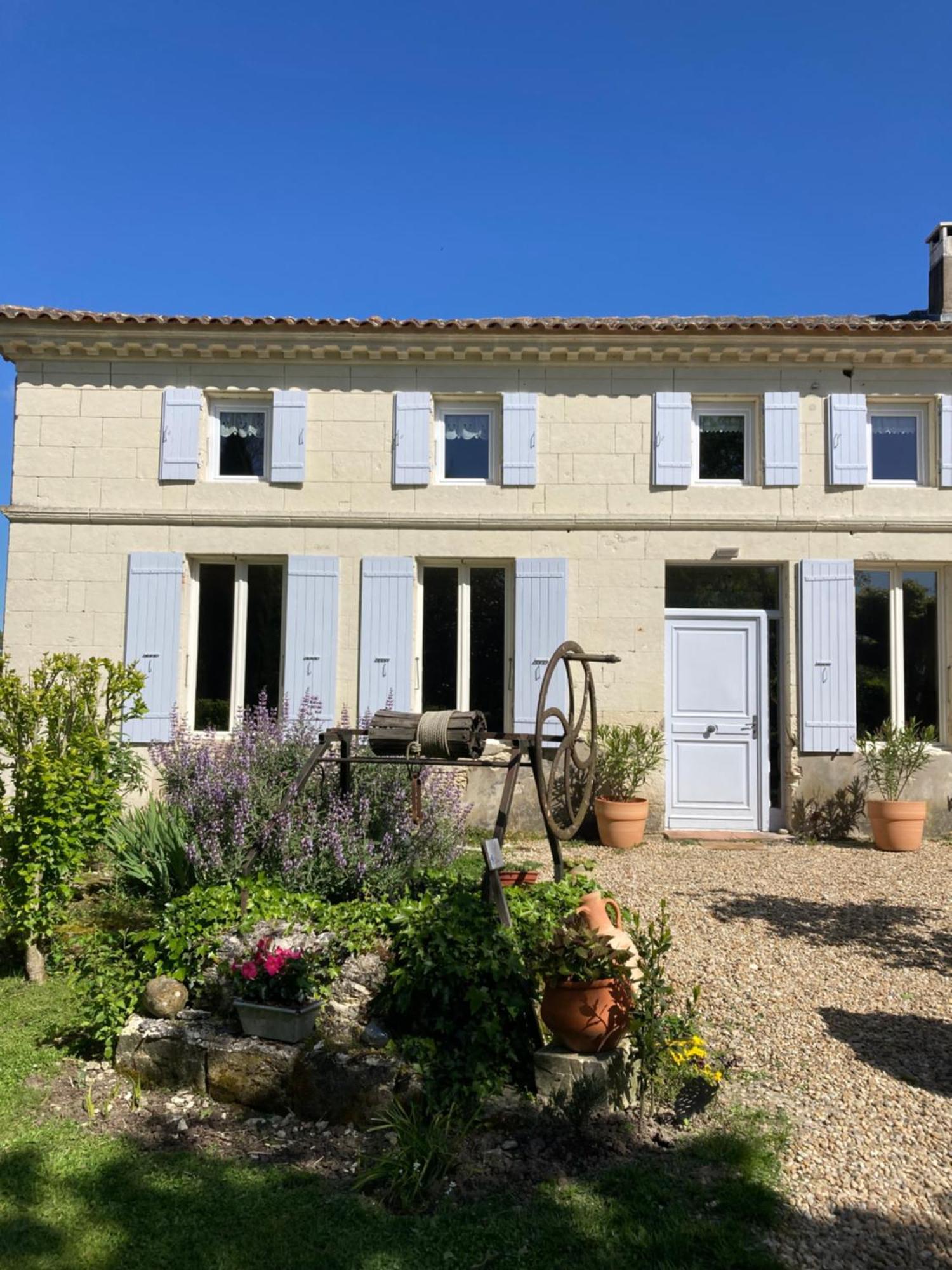 Apartamento Les Ganivelles Saint-Dizant-du-Gua Exterior foto
