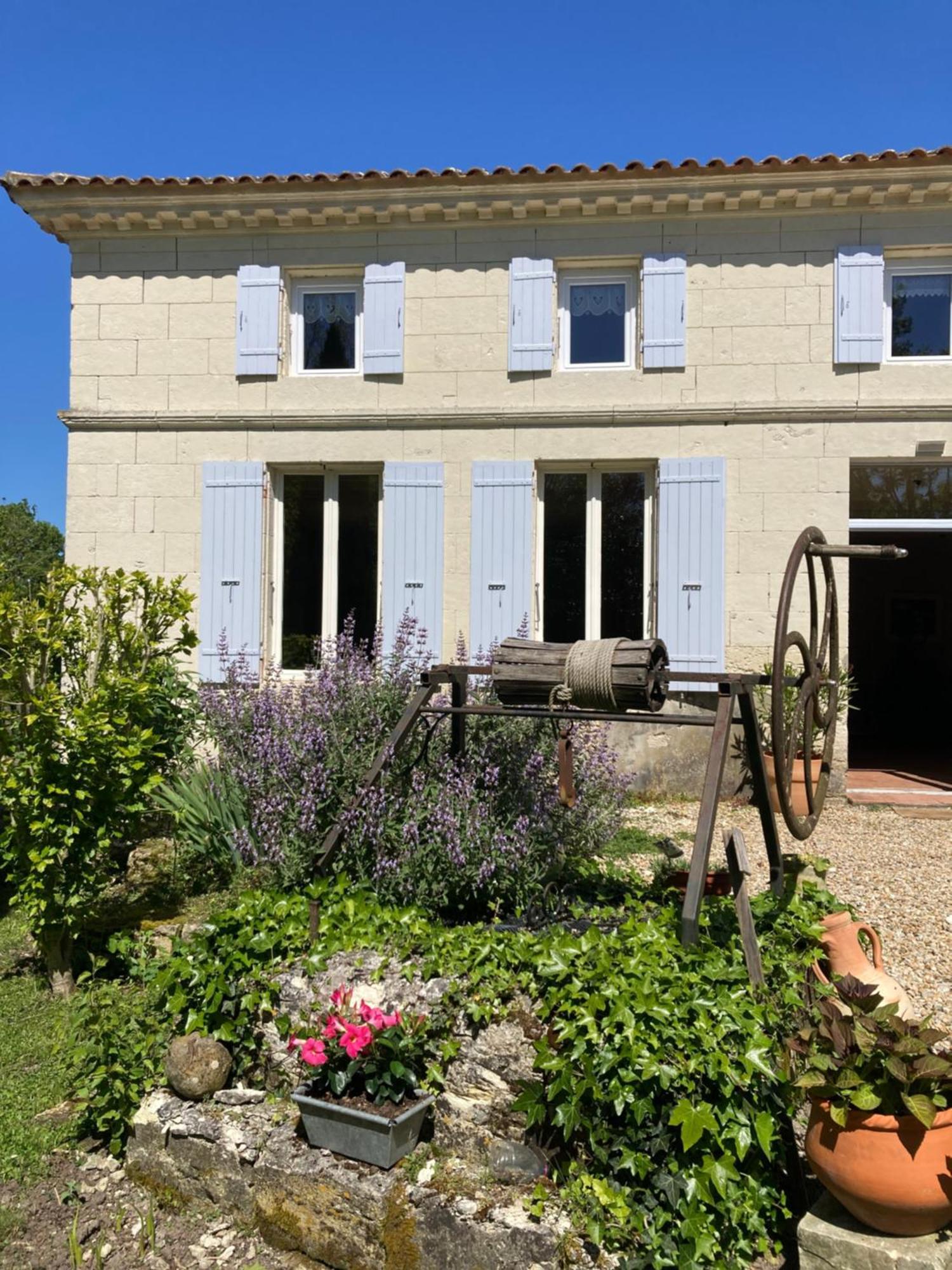 Apartamento Les Ganivelles Saint-Dizant-du-Gua Exterior foto